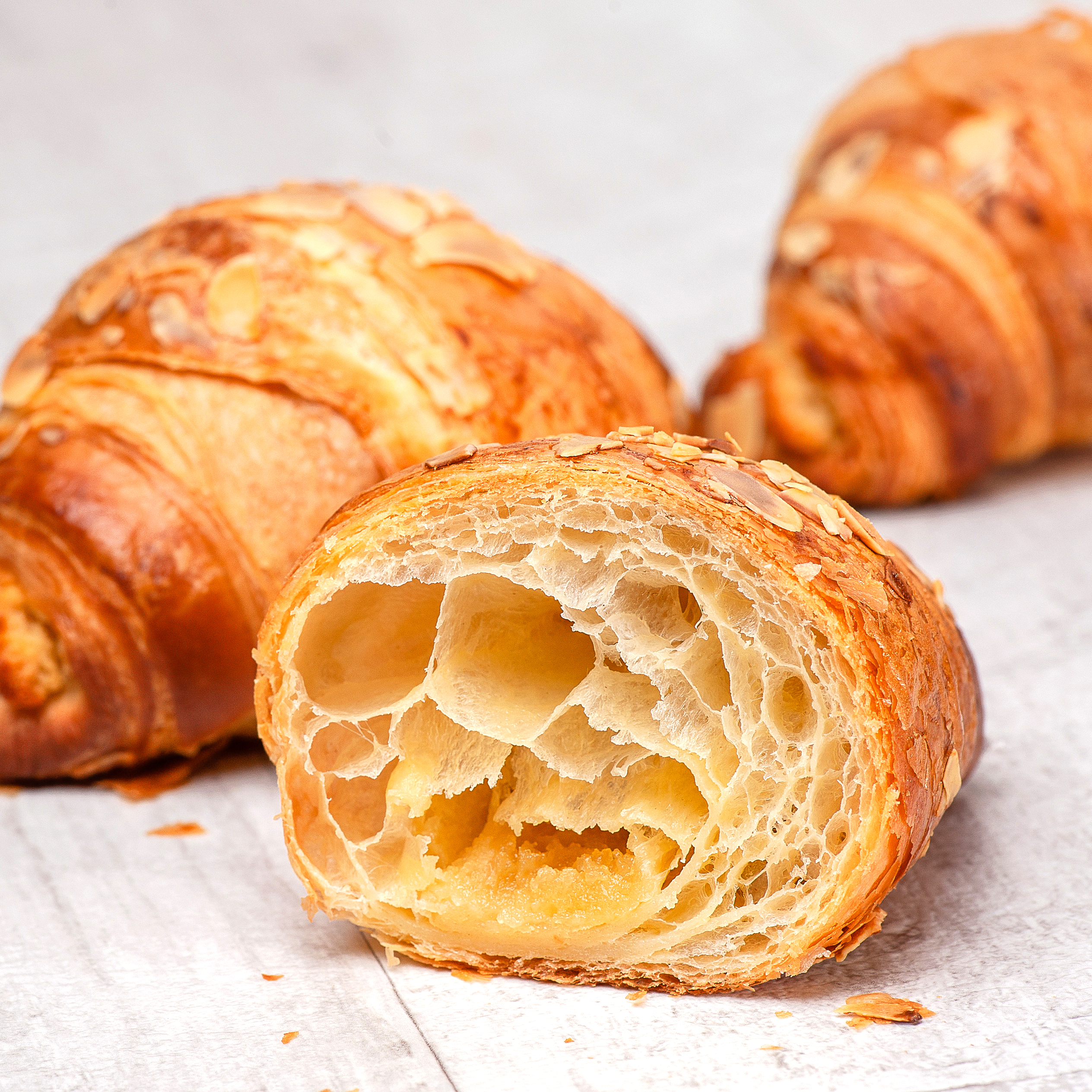 Круассан для выпекания new с миндалем и миндальным кремом 2.850 кг. 30 шт (1) ДФ 380 купить в Донецке - СтриПсБери