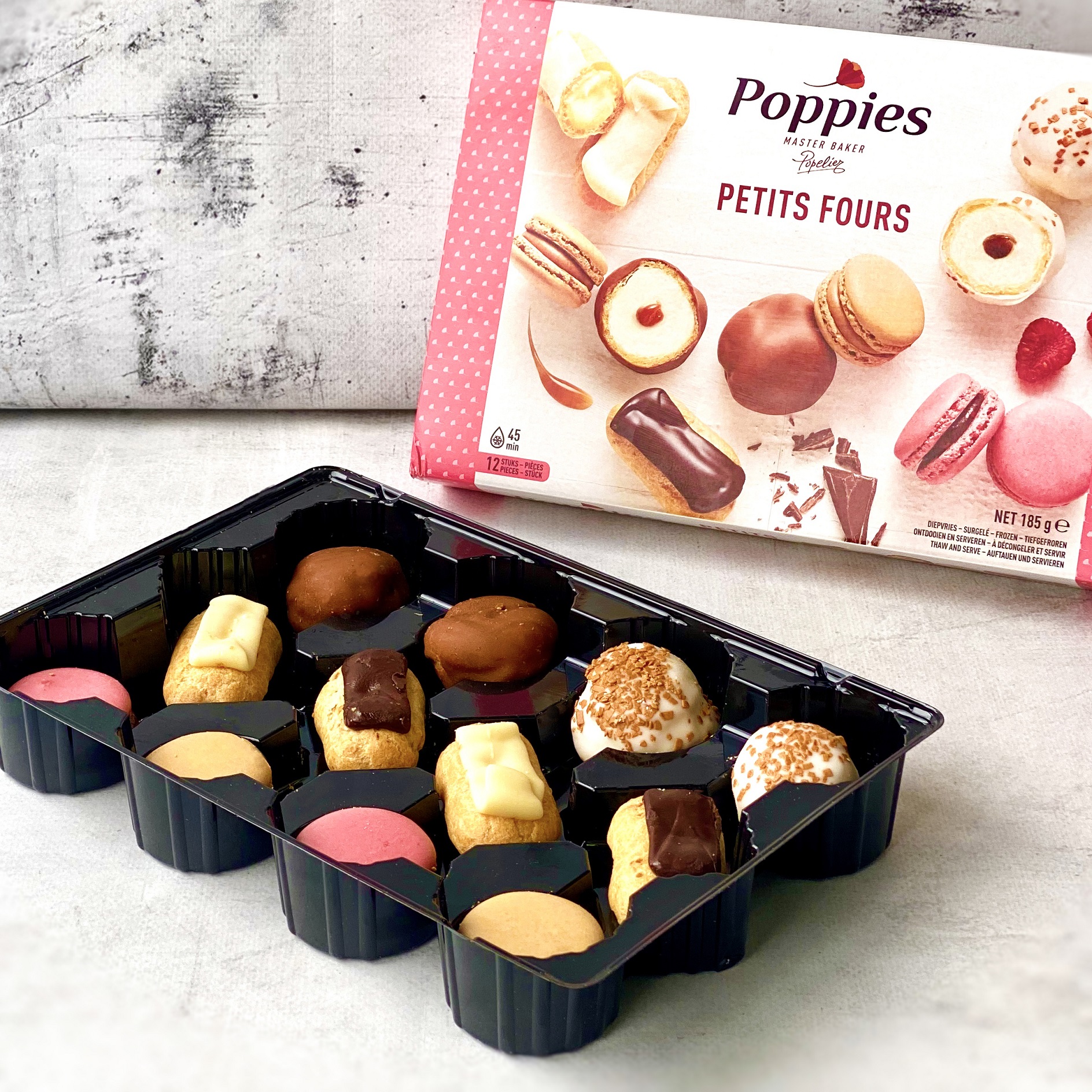 Пирожное ассорти (макарунс,профитроли,мини эклеры) 12шт/упак 185г. 8упак/кор. ДФ-023536 купить в Донецке - СтриПсБери