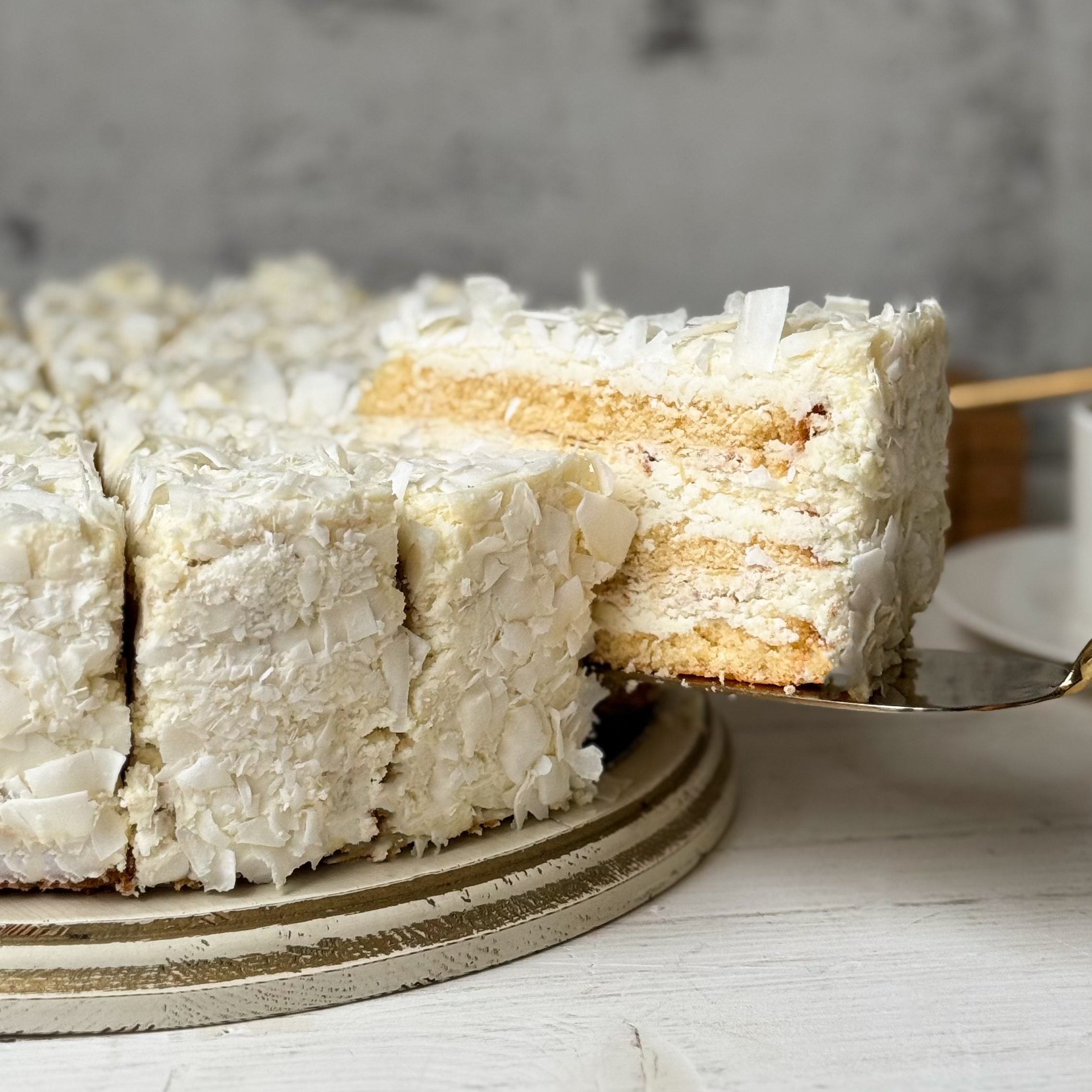 Торт Кокосовый с орехами 2,240 кг 16 п. (4шт/кор) ДФ-780 купить в Донецке - СтриПсБери