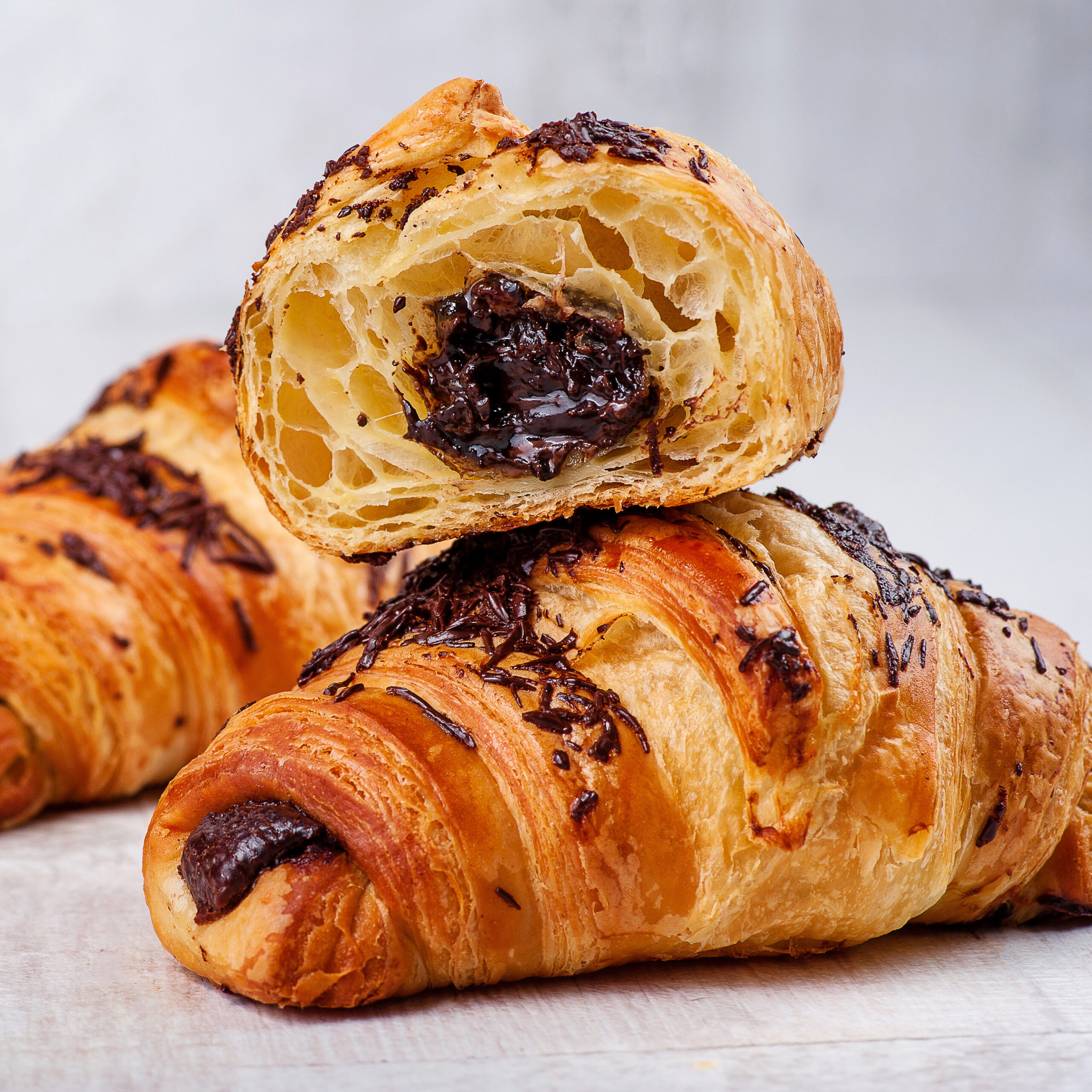 Круассан для выпекания с шоколадно ореховой начинкой 95 гр. 2,850 кг 30 шт (1шт/кор) ДФ 500 купить в Донецке - СтриПсБери