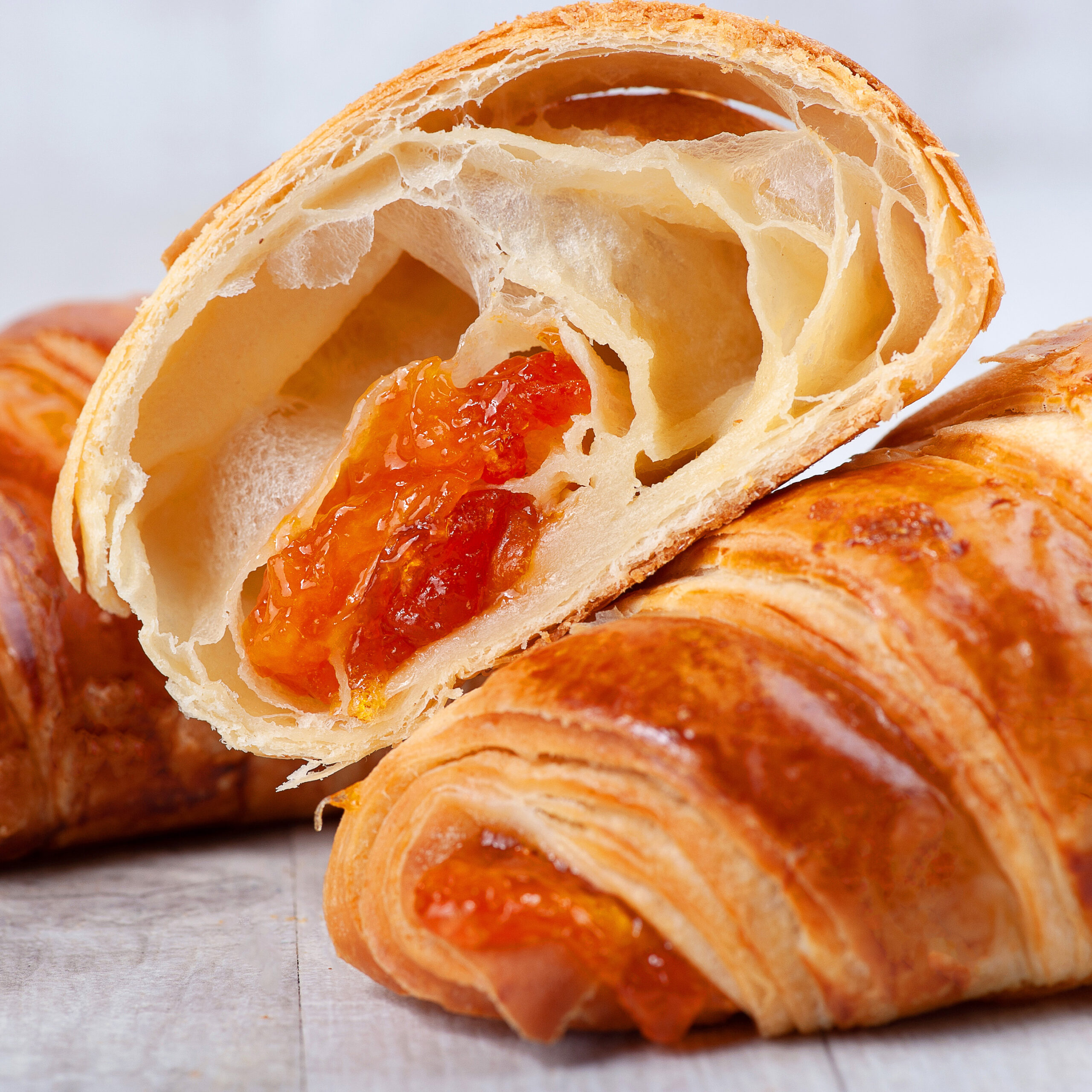 Круассан для выпекания с абрикосовой начинкой 95 гр. 2,850 кг 30 шт (1шт/кор) ДФ 496 купить в Донецке - СтриПсБери