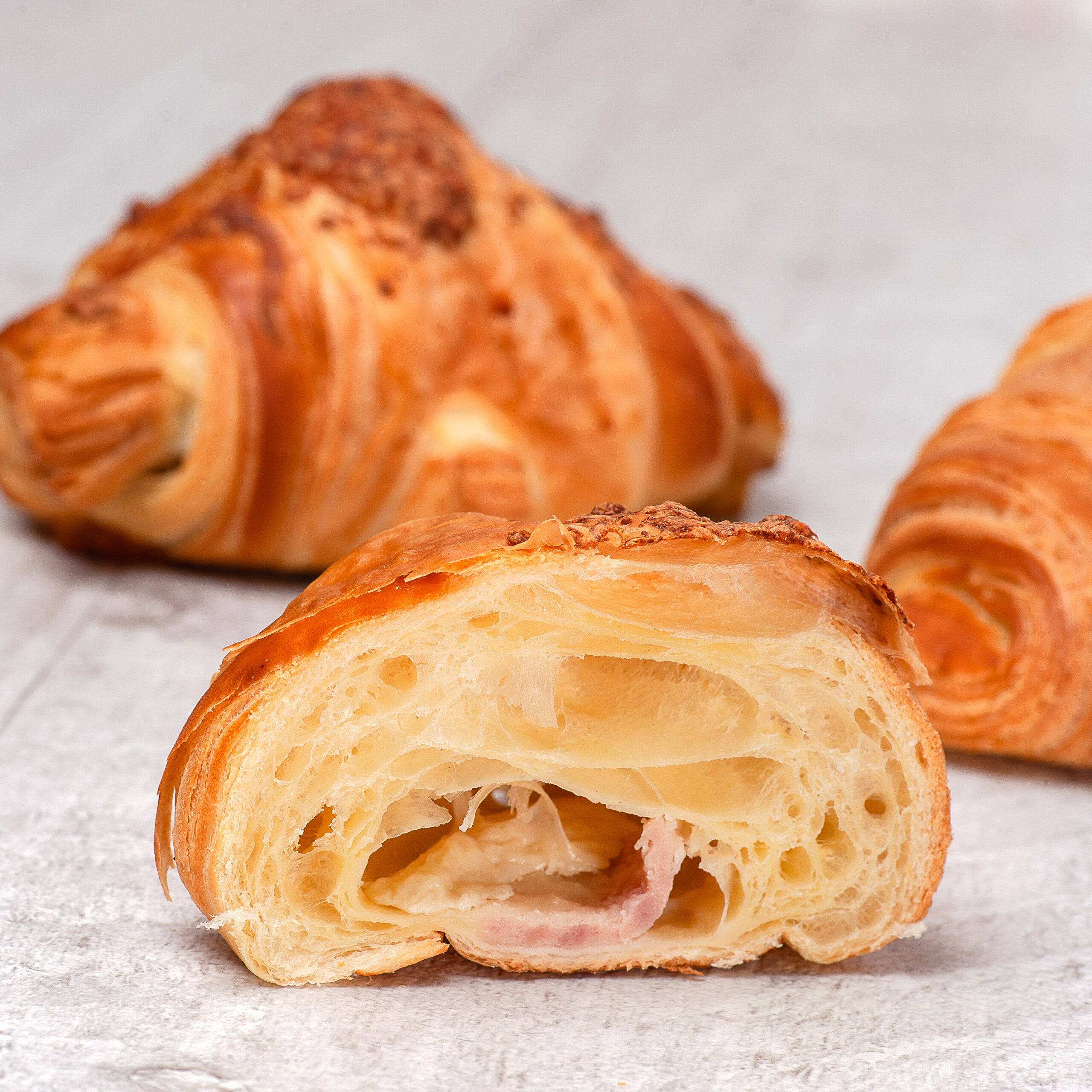 Круассан для выпекания new с ветчиной и сыром .3,150 кг. 30шт (1) ДФ 376 купить в Донецке - СтриПсБери