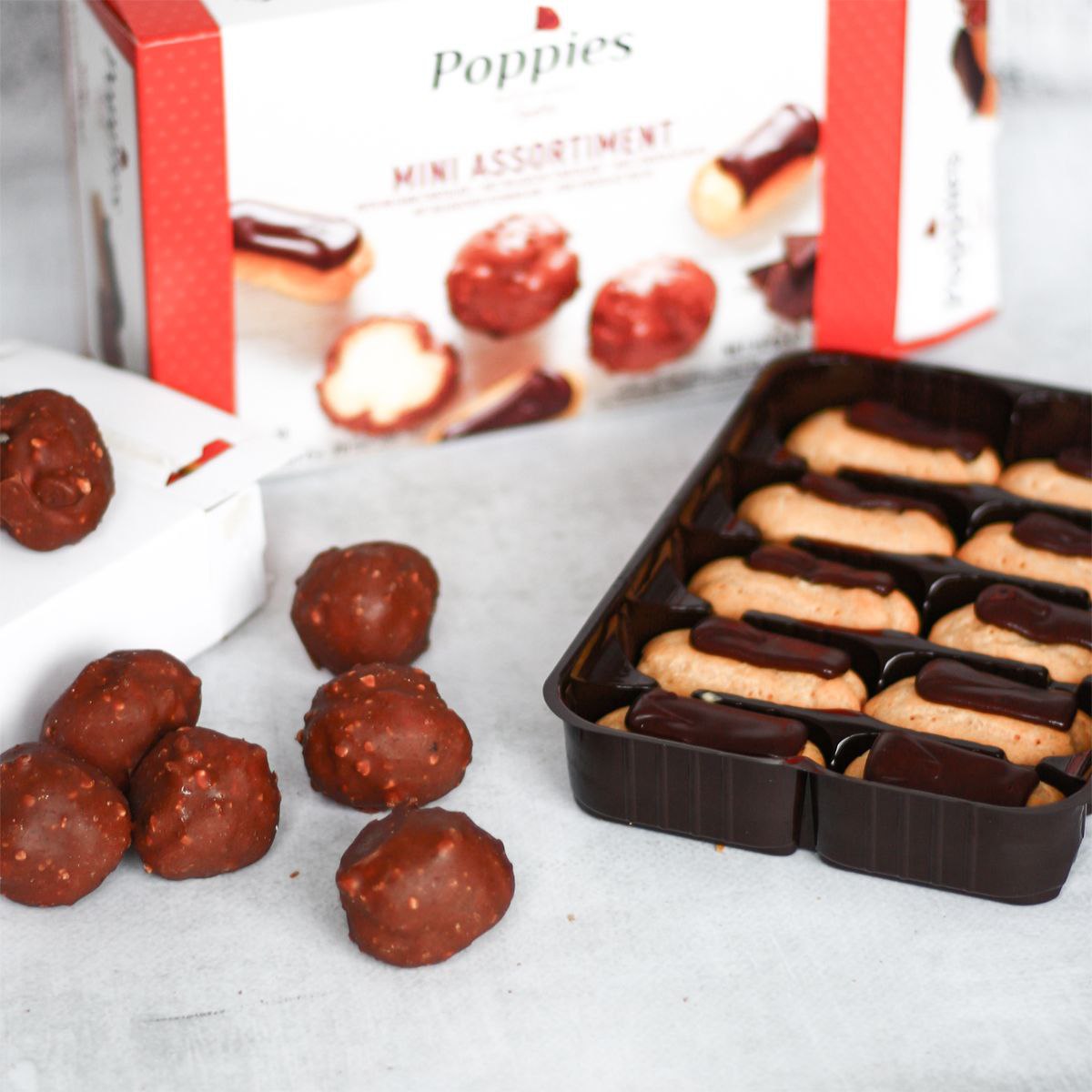 Пирожное ассорти (профитроли,мини эклеры) 20шт/упак 345г. 8упак/кор. ДФ-010469 купить в Донецке - СтриПсБери